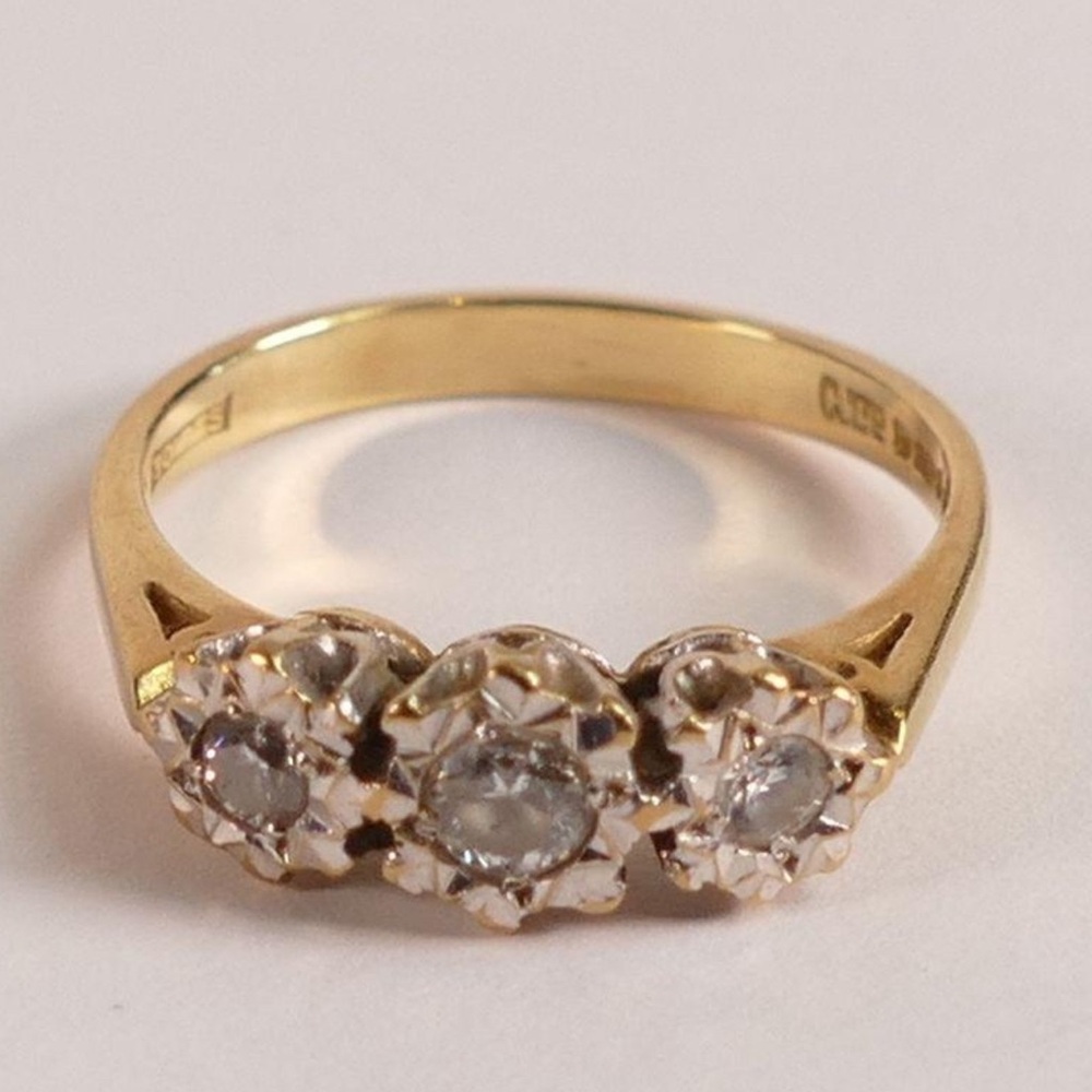 18 ct Gold Hallmarked with 3 stone diamonds